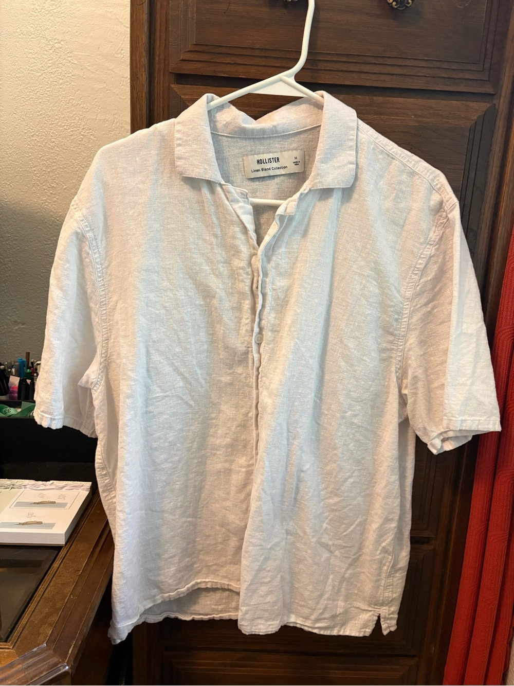 Hollister Men's White Short-Sleeve Linen Button-Down Shirt